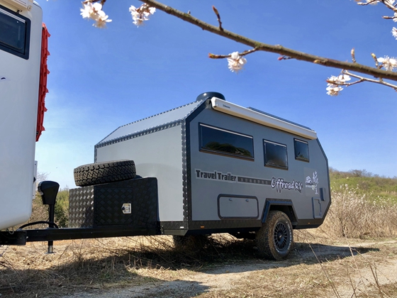 旅美速騰“極光者”越野拖掛房車